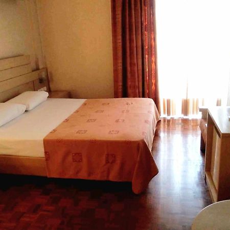 Hotel Kypreos Kamena Vourla Ngoại thất bức ảnh