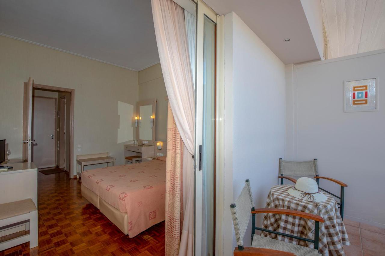 Hotel Kypreos Kamena Vourla Ngoại thất bức ảnh